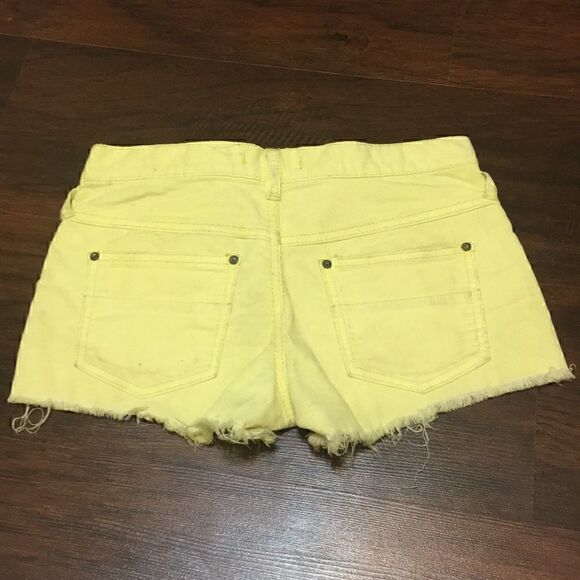 FREE PEOPLE corduroy cut off short shorts size 24 EUC - Picture 3 of 6